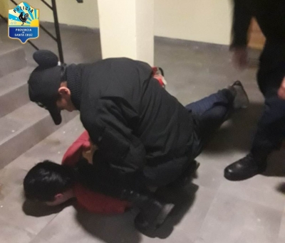 JOVENES CON UN ARMA DE FUEGO Y UN CUCHILLO